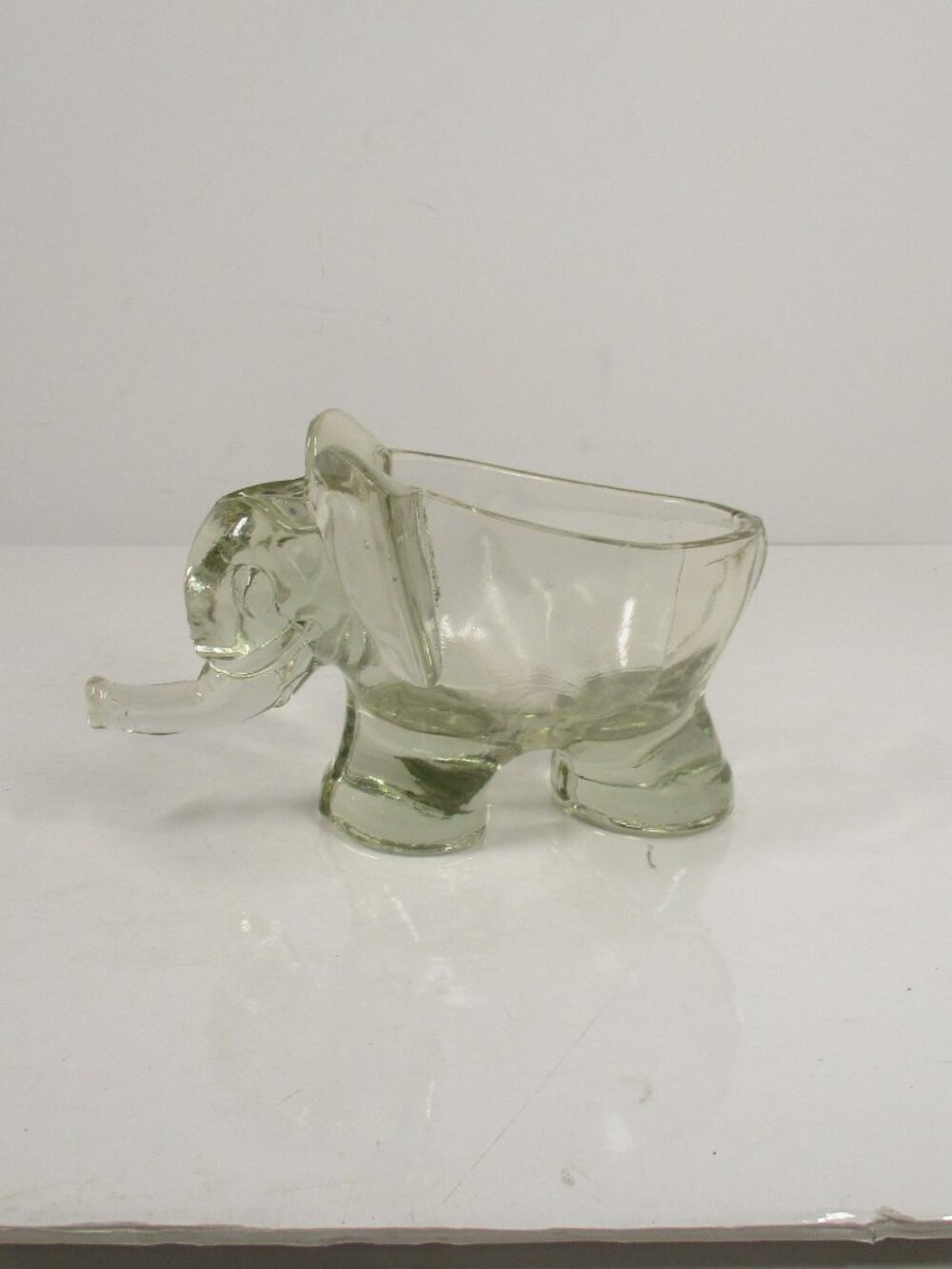 Vintage 1960s Smokey Tint Glass Elephant Cigar/Cigarette Ashtray